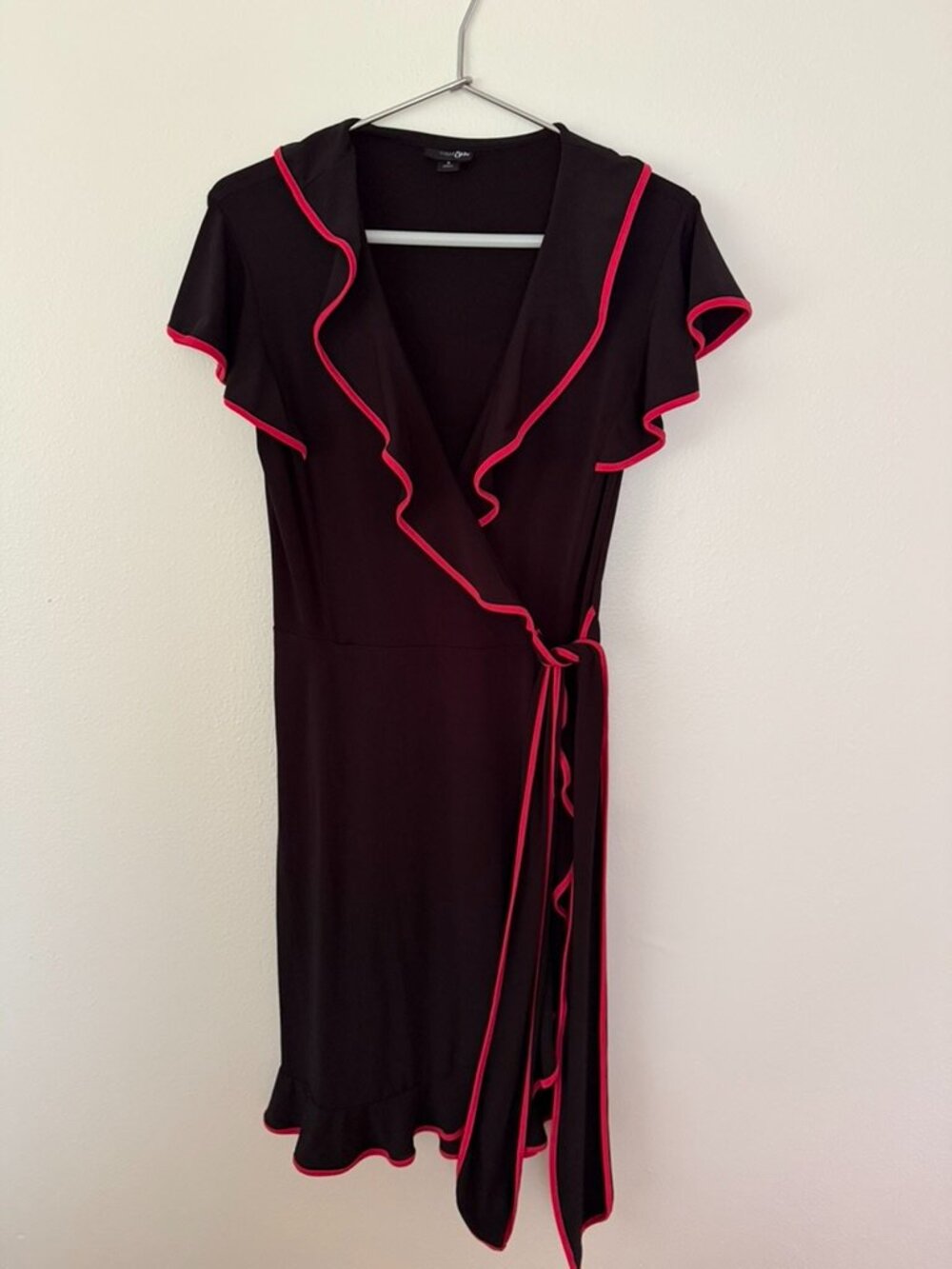 East 5th Black Wrap Dress Pink Trim Ruffle Sleeve Size Small